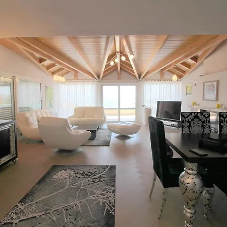 Mateo's Luxury Penthouse アパート Sarandë