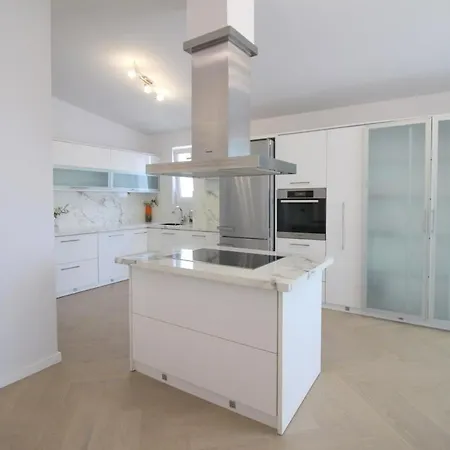 Mateo's Luxury Penthouse *