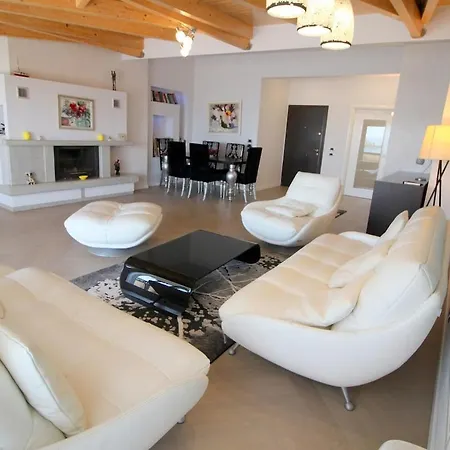 Mateo's Luxury Penthouse *