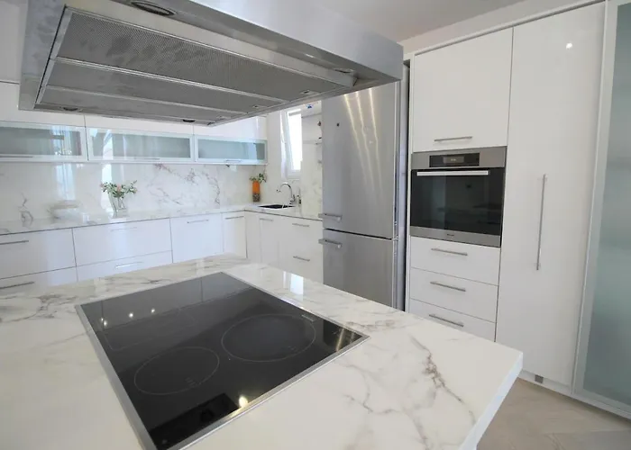 Mateo's Luxury Penthouse *