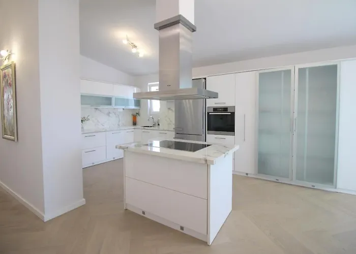 Mateo's Luxury Penthouse *